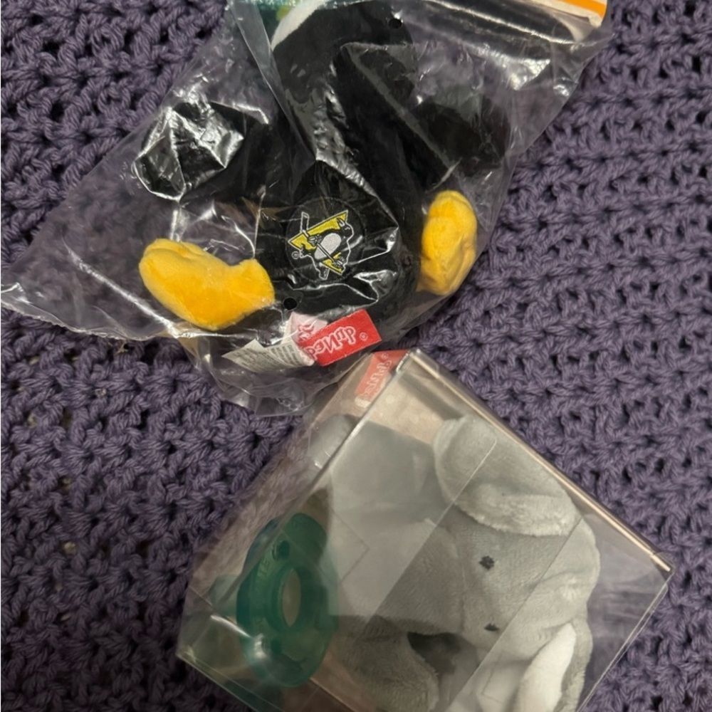 WubbaNub Pittsburg Penguins Pacifier and elephant new